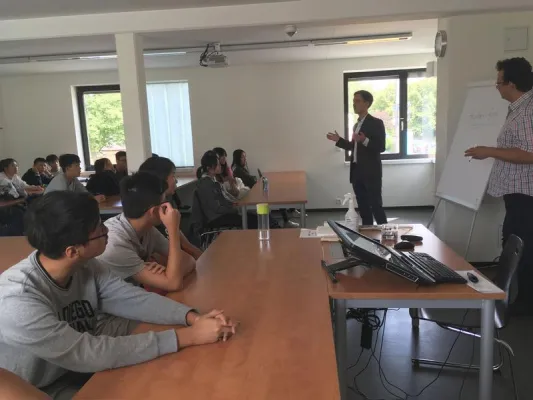 In neuen Welten: Schülergruppe aus Taiwan zu Besuch in Hamburg Bild: In neuen Welten: Schülergruppe aus Taiwan zu Besuch in Hamburg