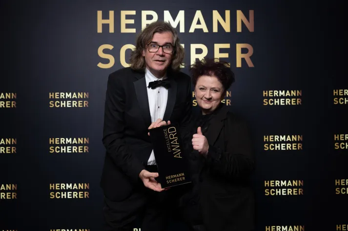 Bild: Führungs-Expertin Claudia Müller gewinnt beim Internationalen Speaker Slam in Dresden/Radebeul