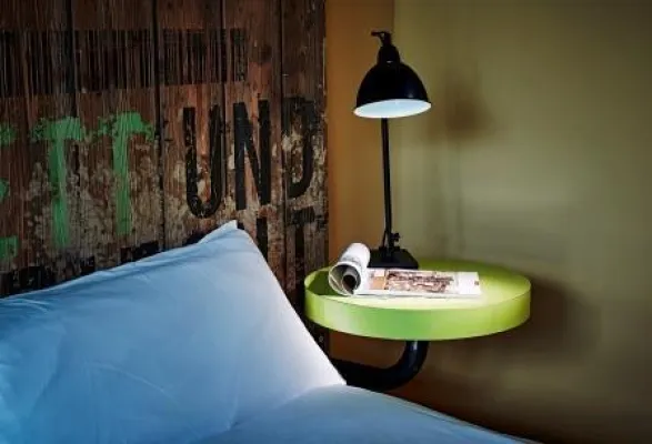 Bild: Autos und Motorräder rund um die Uhr