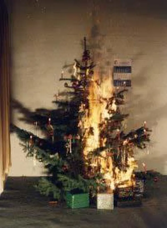 brennender Weihnachtsbaum
