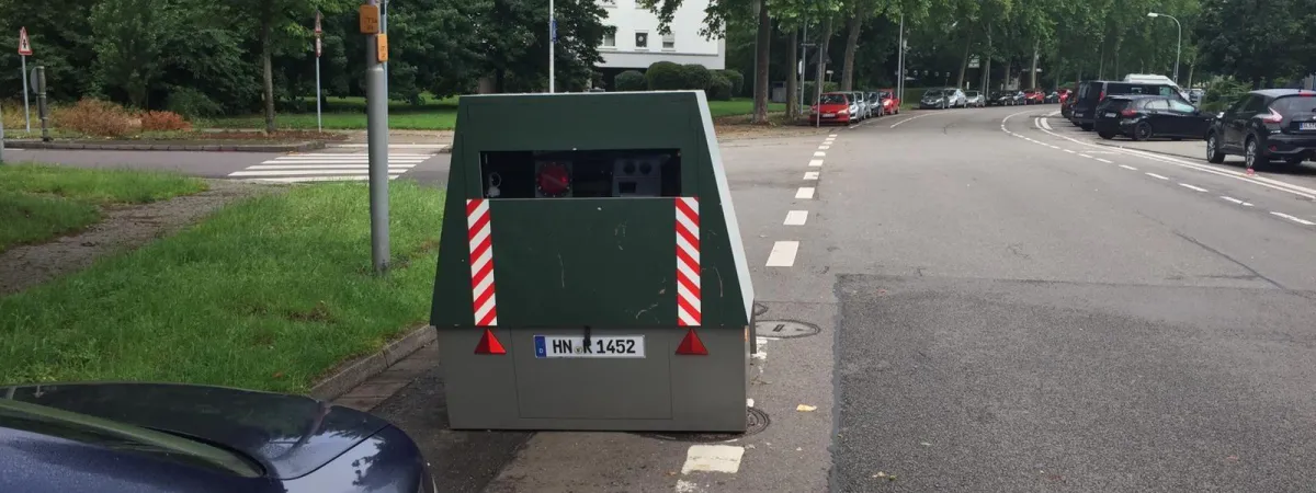 Geschwindigkeitsmessung mittels Messanhänger (Enforcement Trailer) in Saarbrücken