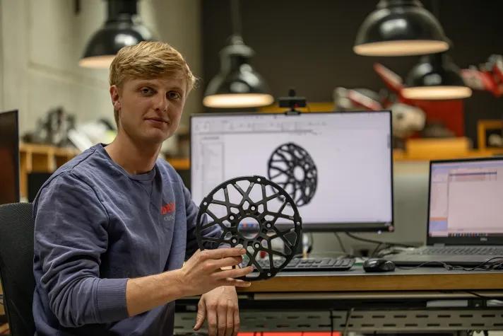 Bild: Mit Vollgas durchs Leben: Ausbildung bei SIP Scootershop