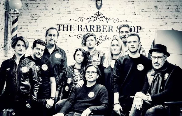 Bild: „Barber Angels Brotherhood“ schneiden monatlich kostenlos Obdachlosen in ganz Deutschland Haare und Bärte