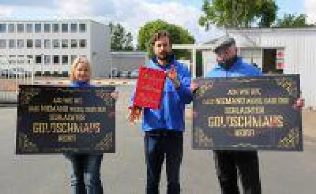 Bild: Deutsches Tierschutzbüro zeichnet Goldschmaus mit dem "Blutigen Märchenbuch" aus