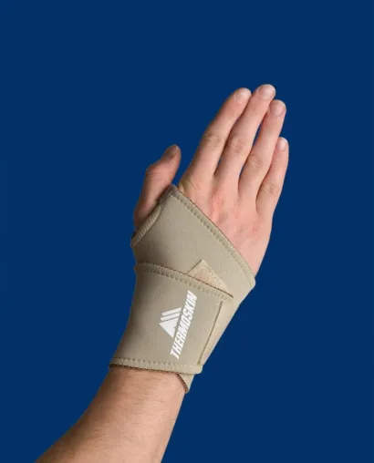 Bild: Probleme mit dem Handgelenk - die Thermoskin/Trioxon Handgelenkmanschette schützt und stabilisiert