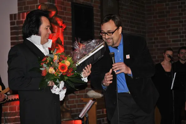 Bild: 10 Jahre Create Future e.V.: Benefizkonzert mit RIO the voice of Elvis ein großer Erfolg