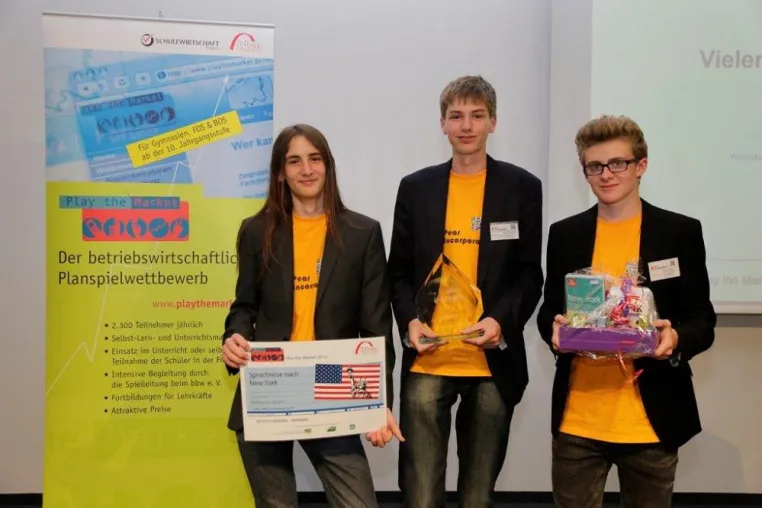 Bild: „Play the Market 2013“ –Vöhlin Gymnasium liefert den ersten und dritten Platz