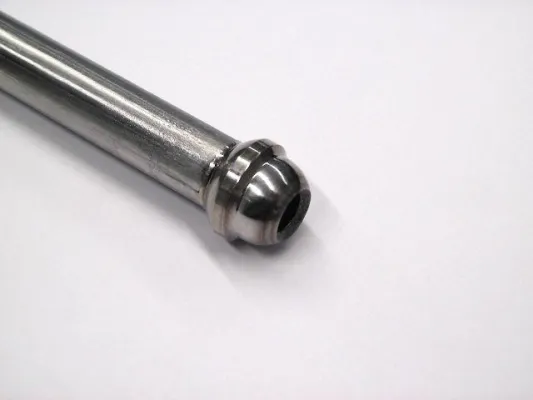 Bild: Rohrmaschinen von transfluid® formen Kugelköpfe direkt an Stahl- und Edelstahlrohre