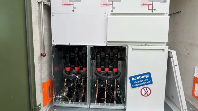 Bild: Für den Klimaschutz: SH Netz nimmt Probebetrieb mit erster SF6-freier Mittelspannungsschaltanlage auf