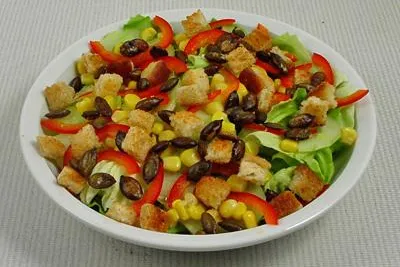 Bild: Nüsse und Kerne im Salat