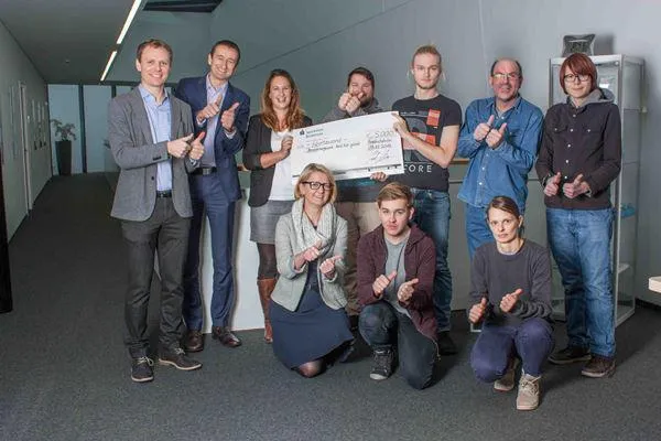 Bild: 5 000 Euro für den IT-Nachwuchs