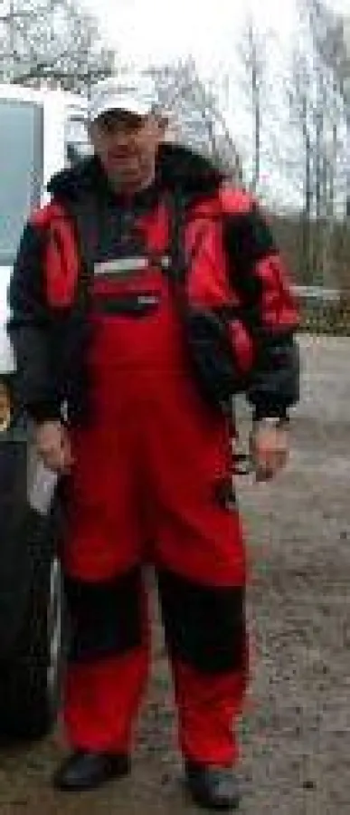 Heinrich Schlaugies freut sich über die bestandene Zertifizierung