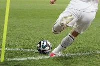Bild: Nahtlos auf dem Rasen: Geklebte Fußbälle