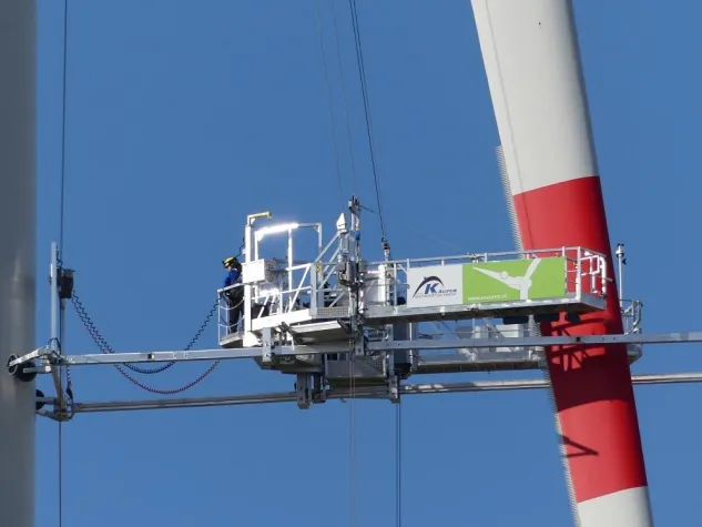 Bild: Käufer Befahrtechnik bringt Rotorblattbefahranlage mit mechanisch zu öffnenden Seitenarmen auf den Markt