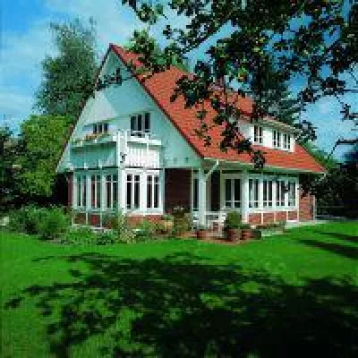 Bild: Moderner Fachwerkstil begeistert: Landhaus in Rot-Weiß ist Haus des Monats Mai