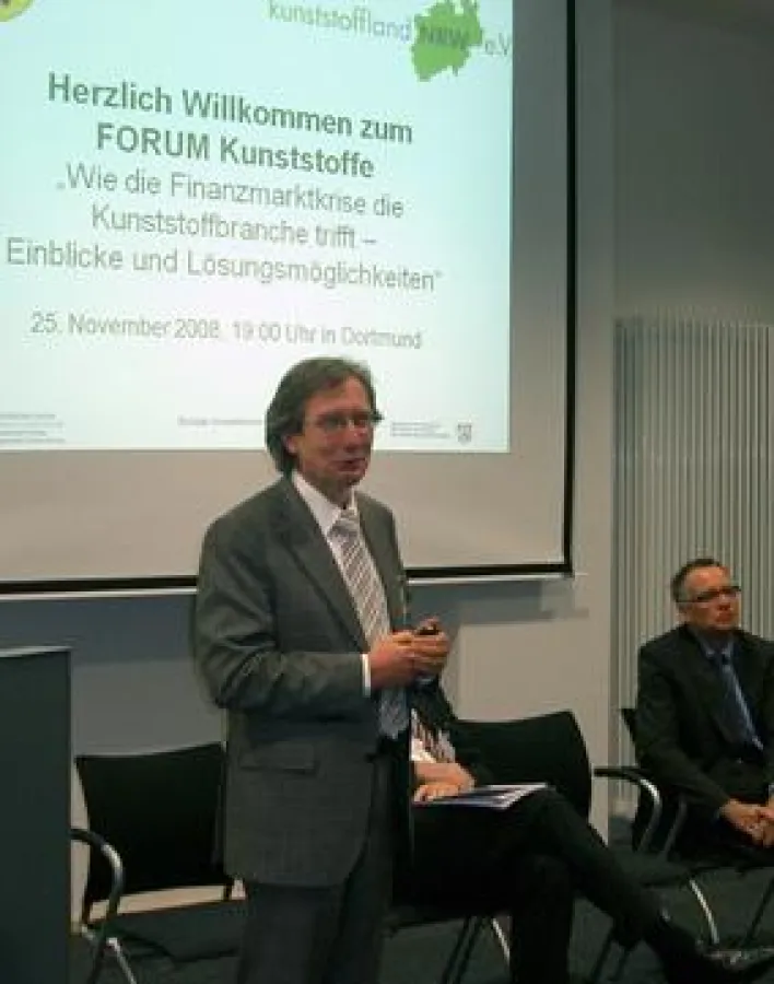 Matthias Poschmann, 1. Vorsitzender von kunststoffland NRW e. V., beim Finanzkrisen-Forum Ende November in Dortmund: 