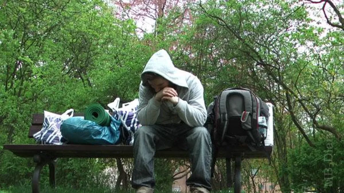 Max Bryan kurz nach dem Verlust seiner Wohnung auf einer Parkbank bei St. Peter im April 2010 (Quelle: Privat)