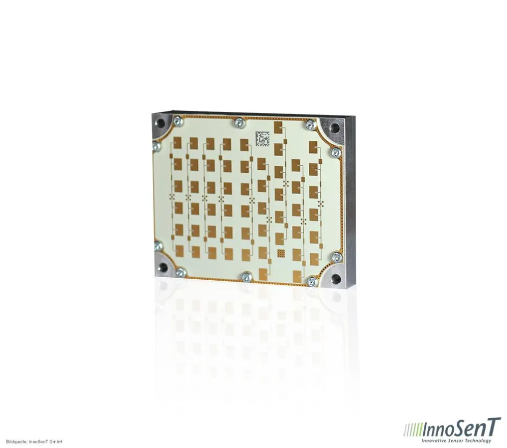 Das Radarsystem iSYS-5010 der InnoSenT GmbH für radargestützte Videoüberwachung.