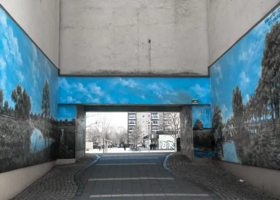 Bild: blue dip - Silberbeize, Bilder von zwei Positionen aus dem Kiez Der Schlaatz in Potsdam