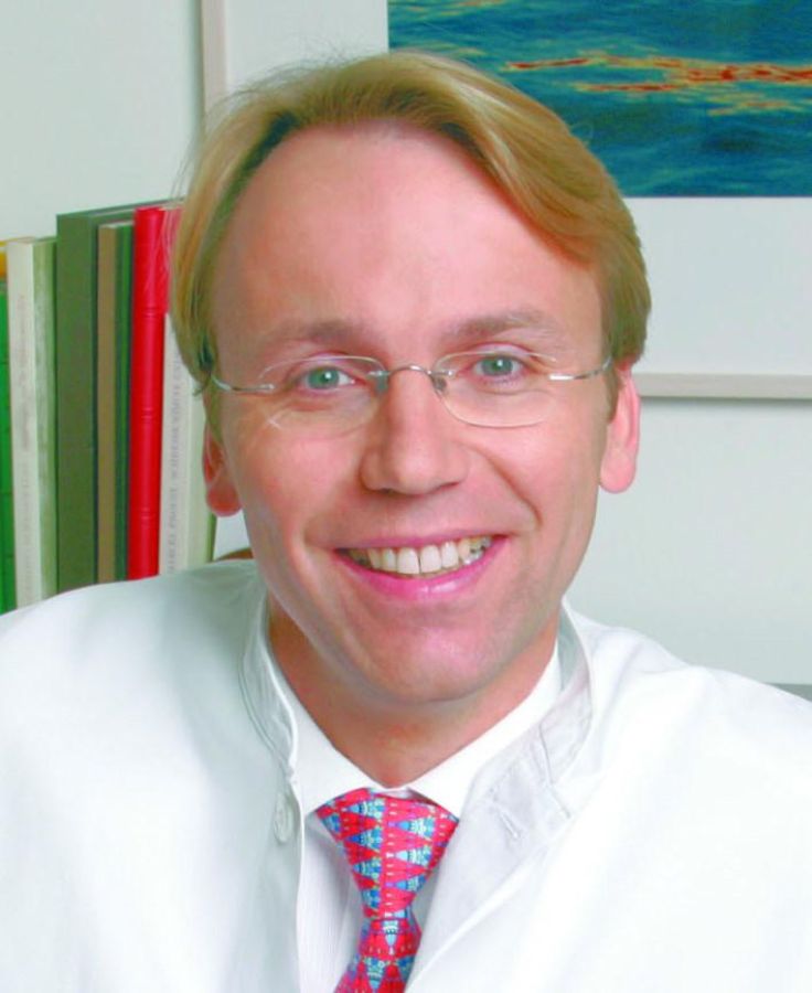 Jacoby Med Kinder und Grauer Star - Prof. Jacobi mit schonender OP-Methode