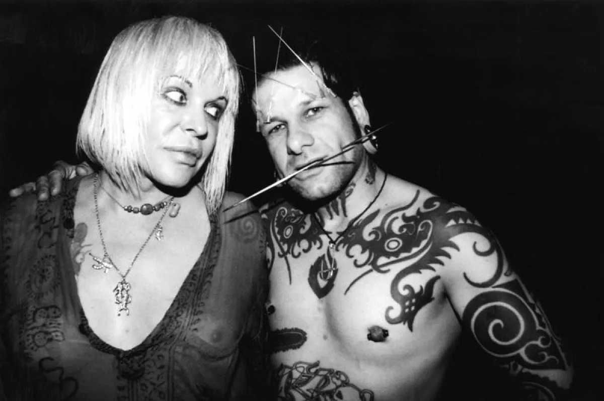 Miron Zownir . Genesis P Orridge und Rock, Zürich, 2009, s-w-Fotografie