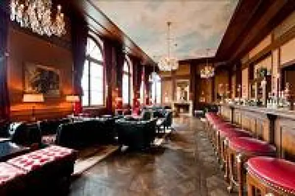 Bild: Ausgezeichnet trinken: Die Hotelbar des Jahres im Les Trois Rois