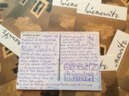 Die Postkartenschreiberin - Lesung und Schreibung im Bienewitz, München Bild: Die Postkartenschreiberin - Lesung und Schreibung im Bienewitz, München
