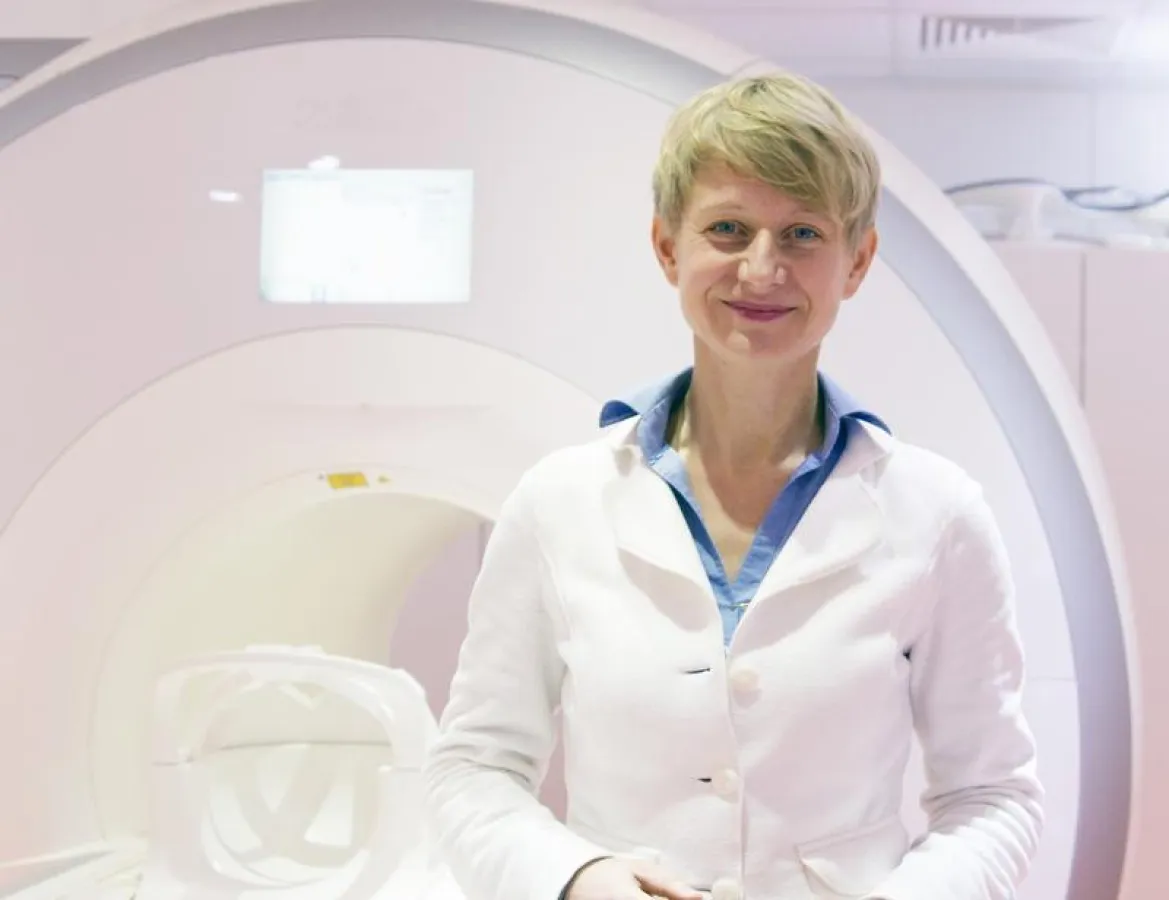 Prof. Dr. Grit Hein ergänzt die Würzburger Universitätsmedizin mit Kompetenzen in den Translationalen Sozialen Neurowissenschaften. Dabei nutzt sie u. a. die funktionelle Magnetresonanztomographie. (B