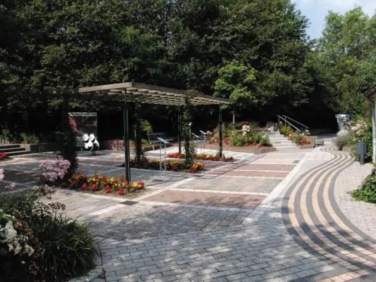 Mit hansebeton aktiv in die neue Gartensaison - Mustergarten eröffnet – Werkssonderverkäufe für Schnäppchenjäger Bild: Mit hansebeton aktiv in die neue Gartensaison - Mustergarten eröffnet – Werkssonderverkäufe für Schnäppchenjäger