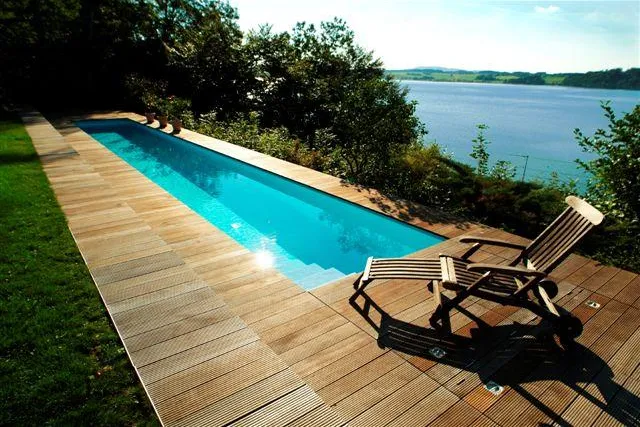 Bild: Teak aus heimischem Bauernwald - Green Design für Amerika, gebackenes Holz als Alternative für Tropenhölzer