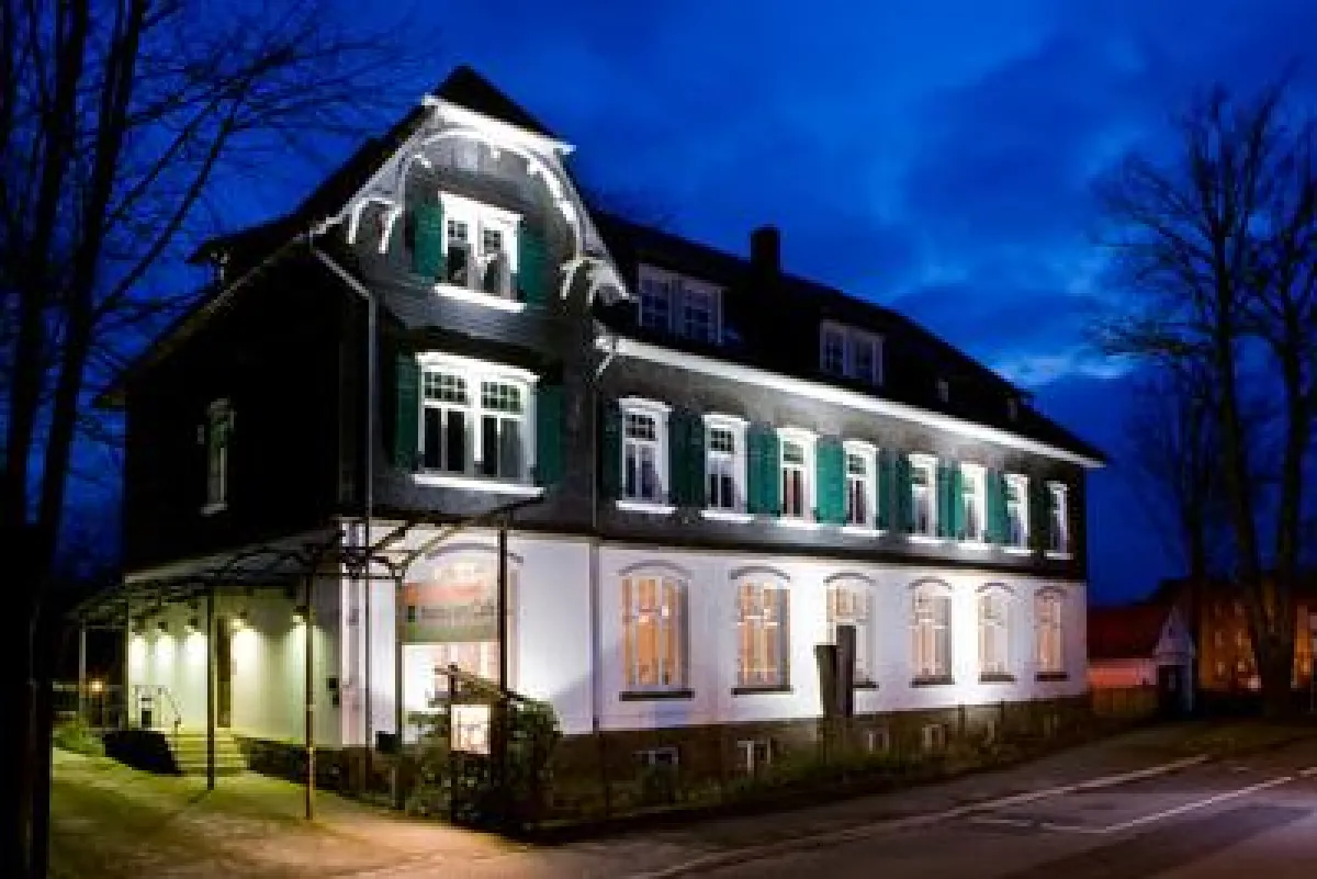 Die ehemalige Winterschule ist heute das Landarthotel artgenossen