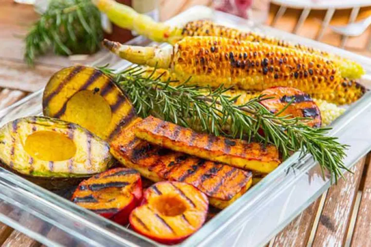 Das American-BBQ: Grillen über heißen Flammen an kalten Tagen Bild: Das American-BBQ: Grillen über heißen Flammen an kalten Tagen