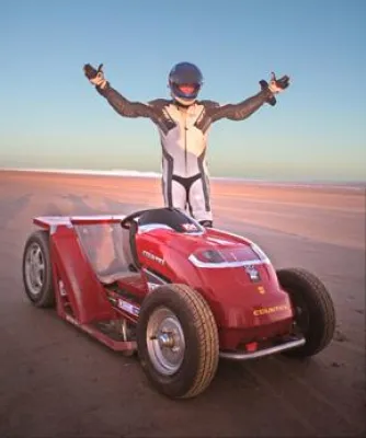 Bild: ECHOTRAK holt sich den Weltrekord - schnellster Rasentraktor