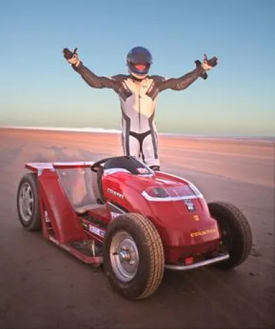 Bild: ECHOTRAK holt sich den Weltrekord - schnellster Rasentraktor