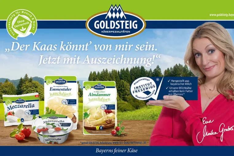 Bild: ? Monika Gruber feiert mit GOLDSTEIG die Auszeichnung! 