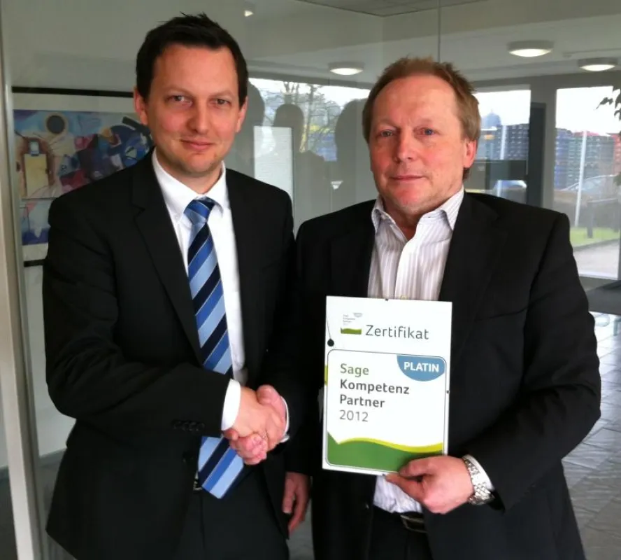 Pro Active-Geschäftsführer Wolfgang Prante (r.) freut sich über die erneute Platin-Partnerschaft.