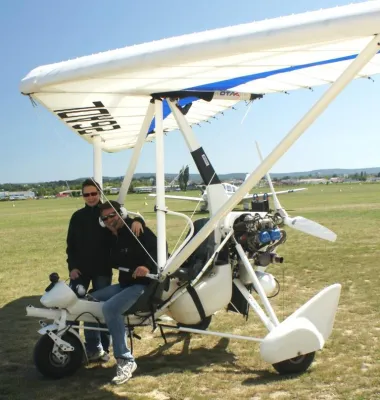 Bild: Mit dem Ultraleichtflugzeug um die Welt