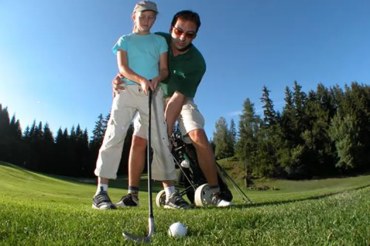 Bild: Golfkurse für Eltern und Kinder im Urlaub