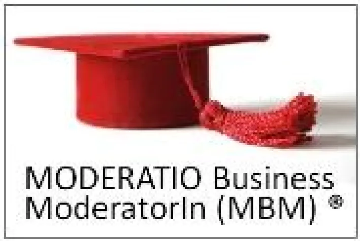 Bild: 48 Teilnehmer schließen erfolgreich ihre Ausbildung mit dem Diplom „MODERATIO BusinessModeratorIn (MBM) ®“ ab.