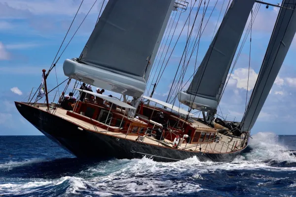 Bild: Rechtsanwalt Henning Schwarzkopf auf der Monaco Yacht Show 2025 – Ihr Spezialist für Yacht-Recht vor Ort