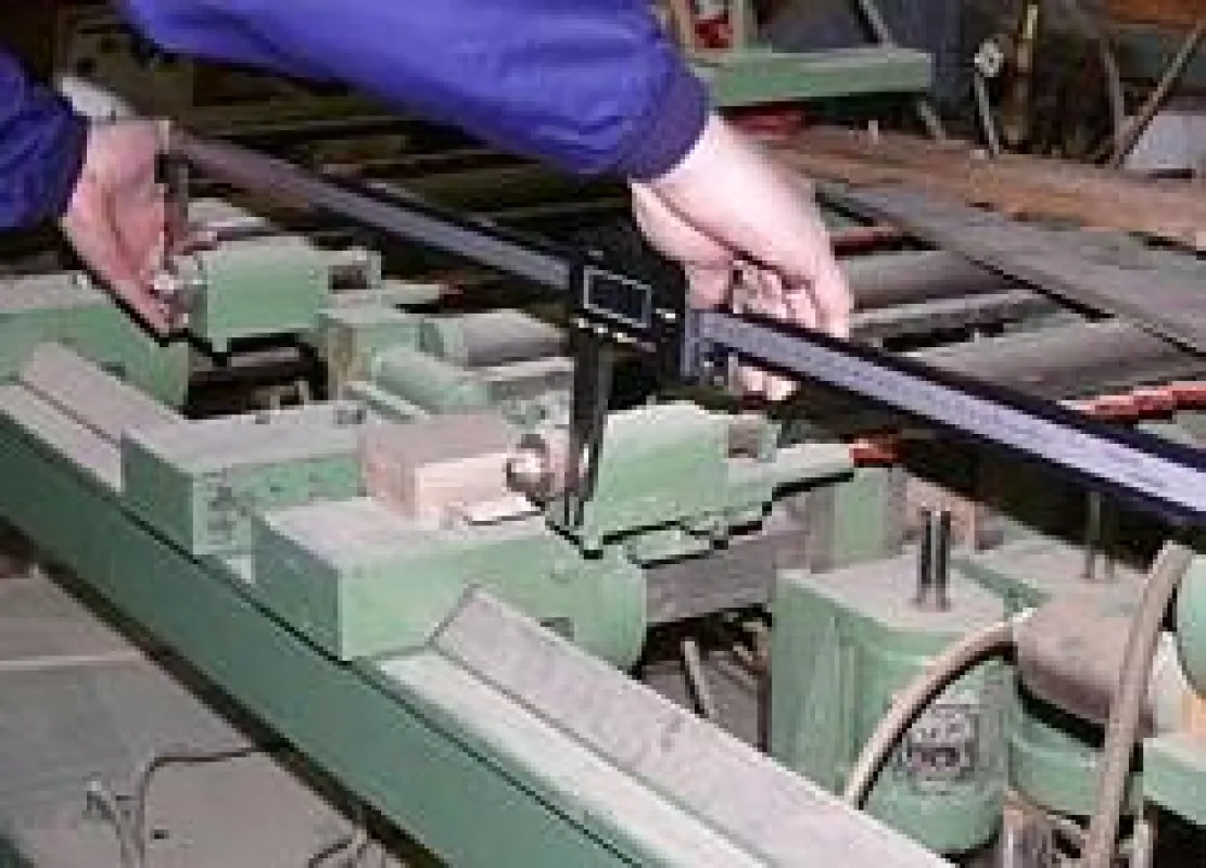 Messschieber der PCE Deutschland GmbH im Einsatz