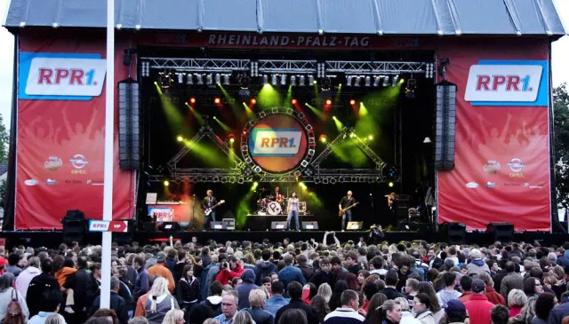 Bild: CAMCO am 25. Rheinland-Pfalz-Tag auf der RPR1 Bühne