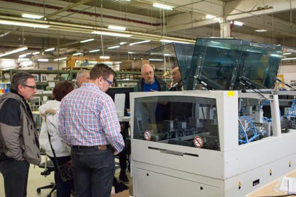 Bild: Exkursion der Belegschaft dient der Kontaktpflege und dem Verständnisgewinn