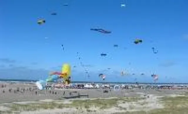 Bild: Drachenfestival St Peter Ording 2008