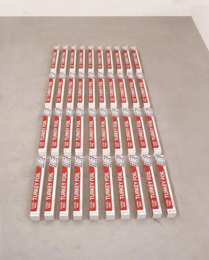 Gavin Turk, Turkey Foil Box x 4, 2008, Vinylfarbe auf Holz, 64,5 x 7 x 28 cm