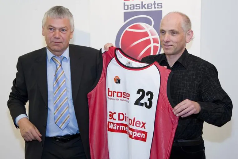 Dimplex neuer Trikotsponsor der Brose Baskets Bamberg Bild: Dimplex neuer Trikotsponsor der Brose Baskets Bamberg