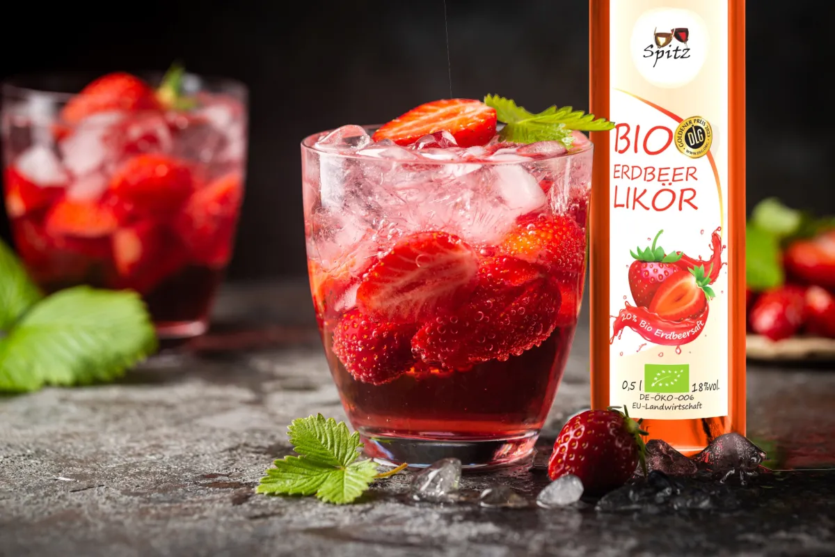 Bio Erdbeer Likoer von Spitz aus aromatischen Bio Erdbeeren, ausgezeichnet mit der Goldenen Medaille (© Honorarfreie Verwendung für den publizistischen, nicht-kommerziellen Einsatz.)
