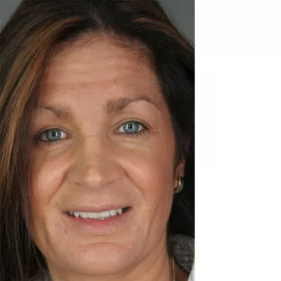 Bild: Frau stürmt das KFZ-Gewerbe