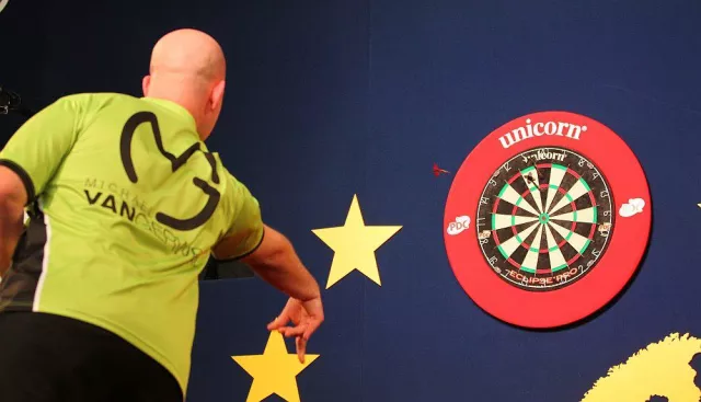 Bild: Der neue Darts - Weltmeister spielt sein erstes Turnier in Deutschland