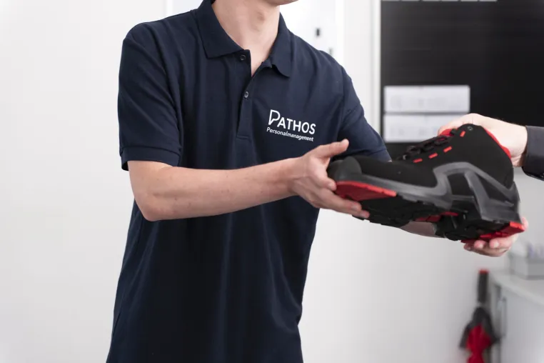 Damit kein Schuh mehr drückt: Workshop zur Optimierung der Arbeitsbedingungen in der Zeitarbeit Bild: Damit kein Schuh mehr drückt: Workshop zur Optimierung der Arbeitsbedingungen in der Zeitarbeit